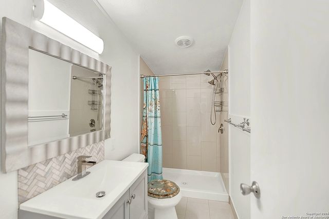 1019 Eagle Creek Dr, Floresville, TX 78114