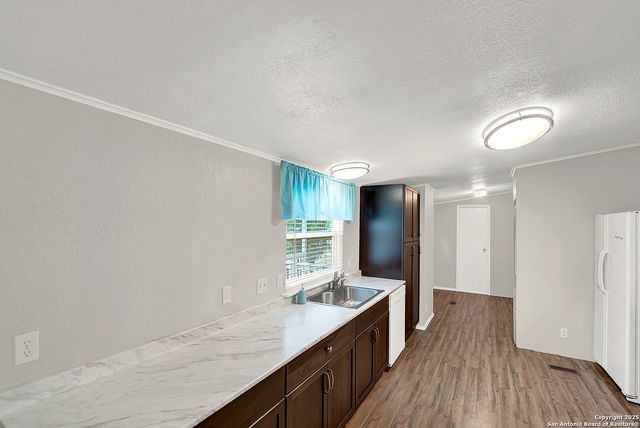 1019 Eagle Creek Dr, Floresville, TX 78114