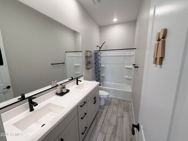 4405 W Palace Station Road, New River, AZ 85087