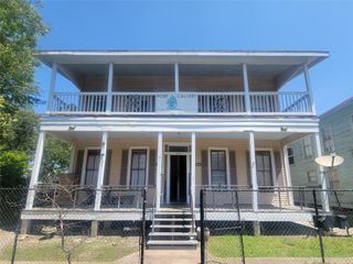 1910 Ursuline 2, Galveston, TX 77550