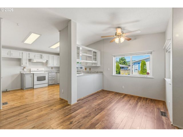 50 HERITAGE Blvd, Longview, WA 98632