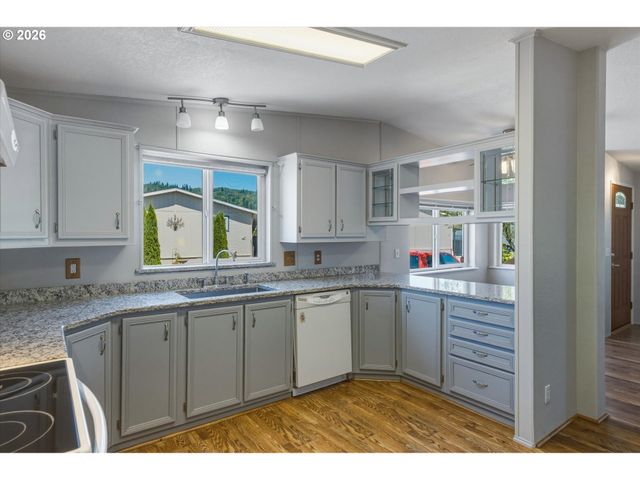 50 HERITAGE Blvd, Longview, WA 98632