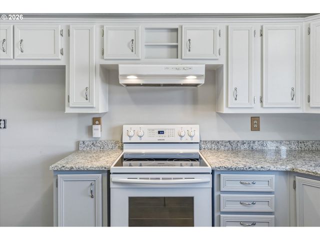 50 HERITAGE Blvd, Longview, WA 98632