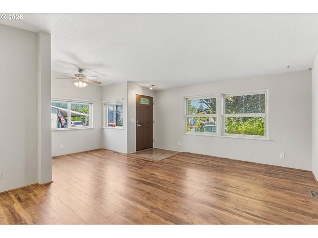 50 HERITAGE Blvd, Longview, WA 98632