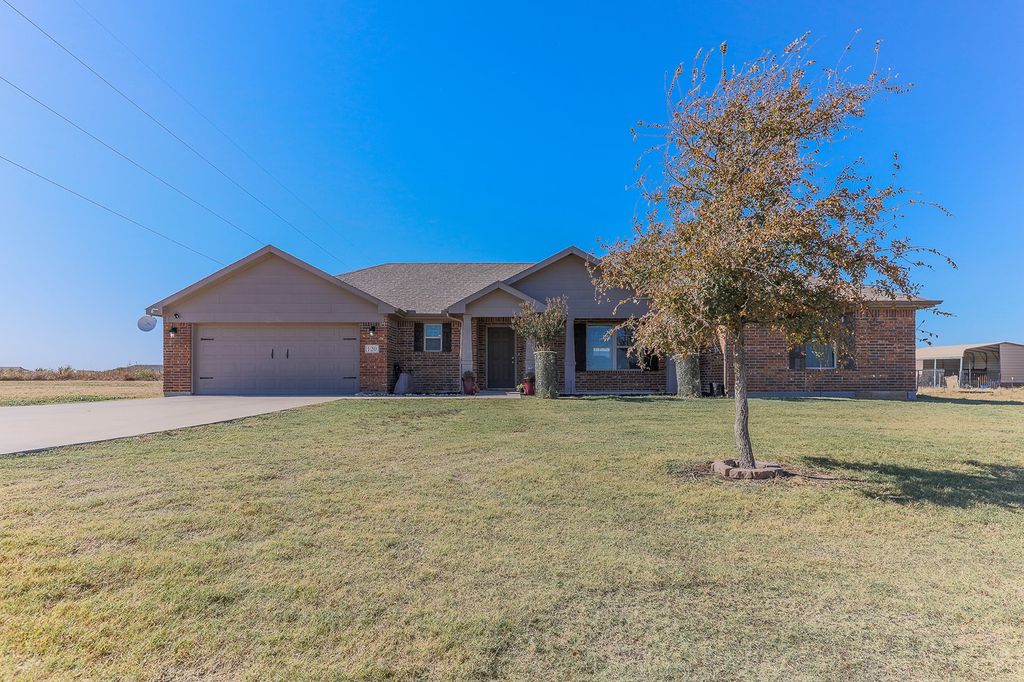 120 Hillcrest Lane, Decatur, TX 76234