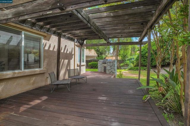 1932 Medicine Mountain Ct, Antioch, CA 94531