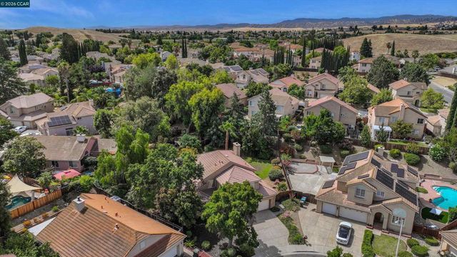1932 Medicine Mountain Ct, Antioch, CA 94531