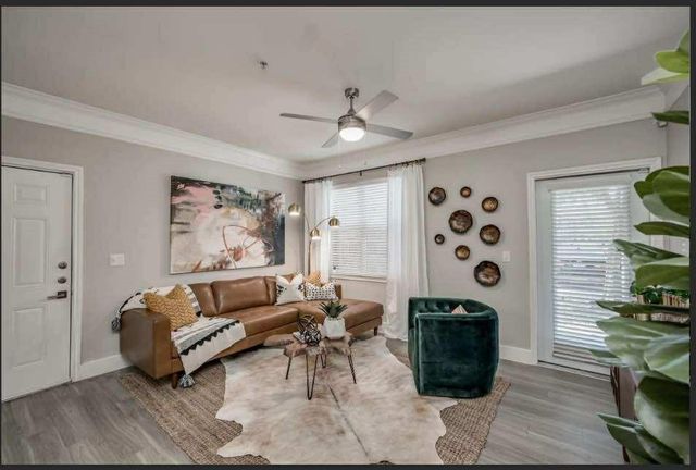 529 Barker Clodine Road Juniper, Houston, TX 77094