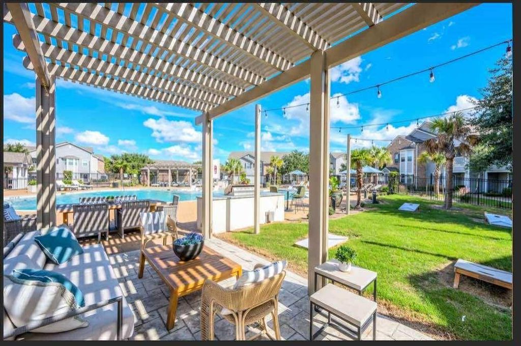 529 Barker Clodine Road Juniper, Houston, TX 77094