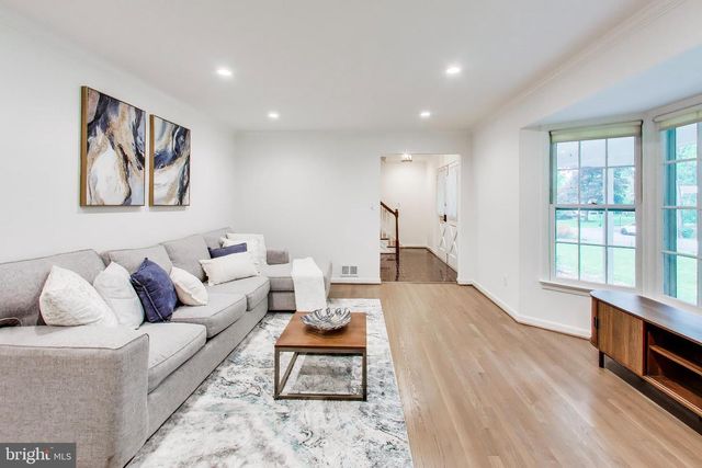 6820 COLBURN DR, Annandale, VA 22003