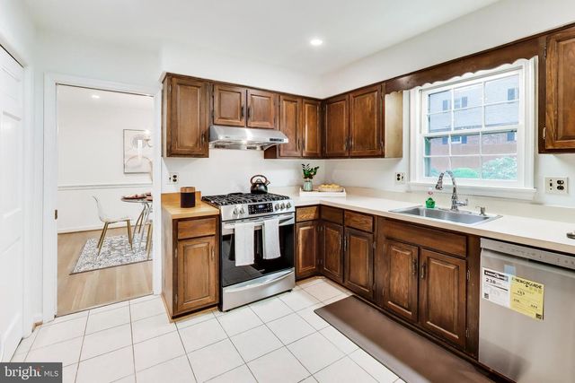 6820 COLBURN DR, Annandale, VA 22003