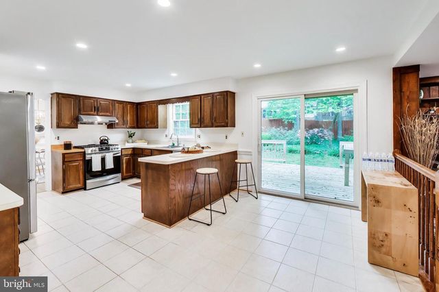 6820 COLBURN DR, Annandale, VA 22003