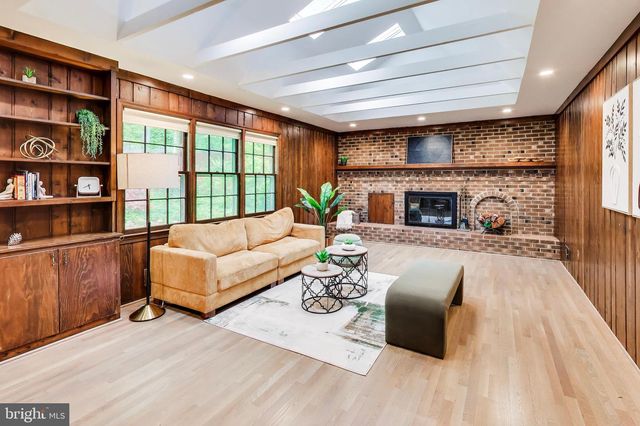 6820 COLBURN DR, Annandale, VA 22003