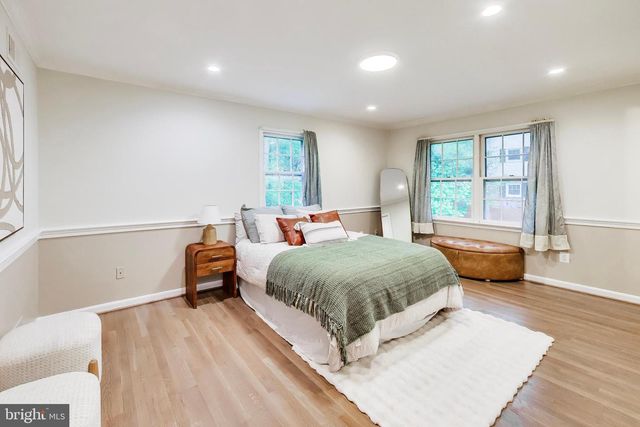 6820 COLBURN DR, Annandale, VA 22003