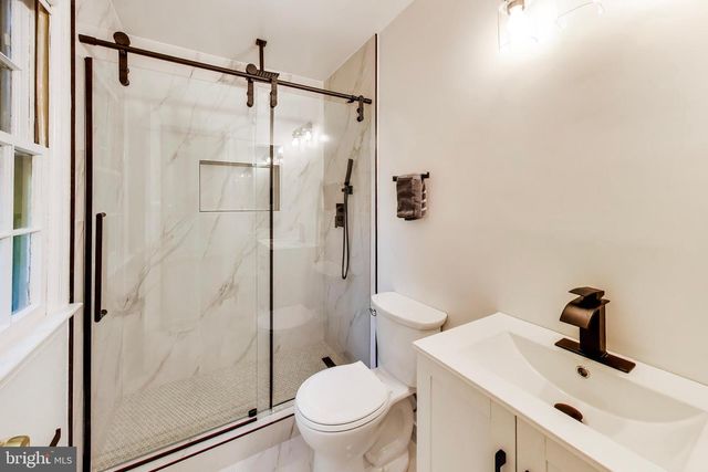 6820 COLBURN DR, Annandale, VA 22003
