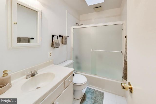 6820 COLBURN DR, Annandale, VA 22003