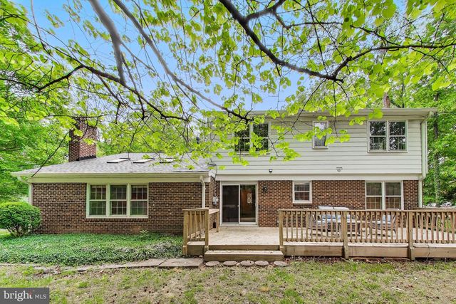 6820 COLBURN DR, Annandale, VA 22003