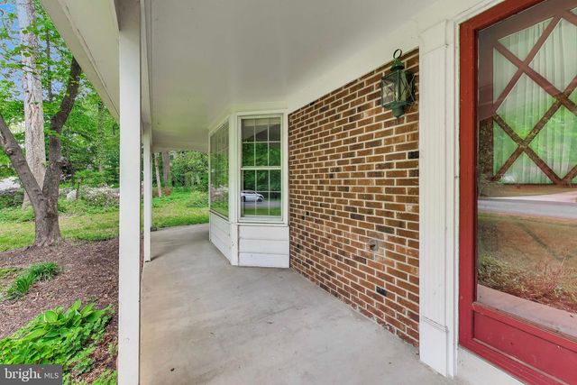 6820 COLBURN DR, Annandale, VA 22003