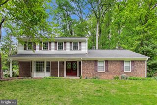 6820 COLBURN DR, Annandale, VA 22003