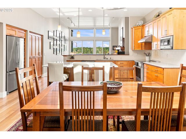6118 S RIVERPOINT Ln, Portland, OR 97239