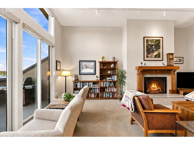 6118 S RIVERPOINT Ln, Portland, OR 97239