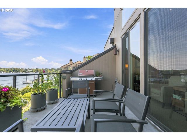 6118 S RIVERPOINT Ln, Portland, OR 97239
