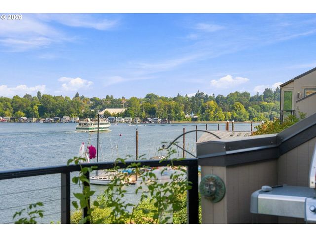 6118 S RIVERPOINT Ln, Portland, OR 97239