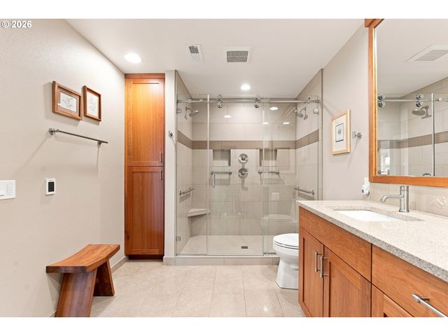 6118 S RIVERPOINT Ln, Portland, OR 97239