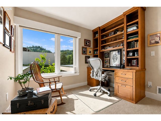 6118 S RIVERPOINT Ln, Portland, OR 97239