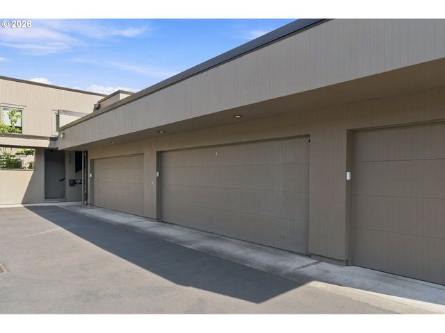 6118 S RIVERPOINT Ln, Portland, OR 97239