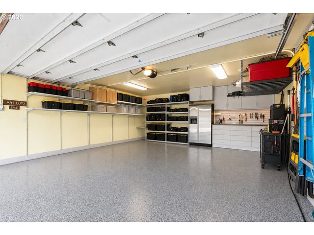 6118 S RIVERPOINT Ln, Portland, OR 97239