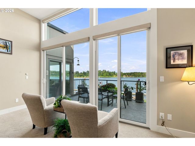 6118 S RIVERPOINT Ln, Portland, OR 97239