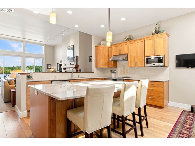 6118 S RIVERPOINT Ln, Portland, OR 97239