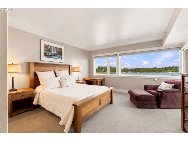 6118 S RIVERPOINT Ln, Portland, OR 97239