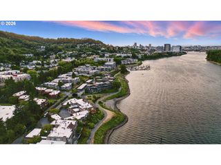 6118 S RIVERPOINT Ln, Portland, OR 97239