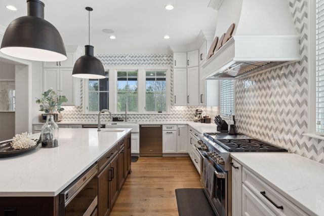 8531 Heirloom Blvd, College Grove, TN 37046