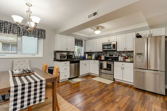 6806 Lode Drive 1B, Worth, IL 60482