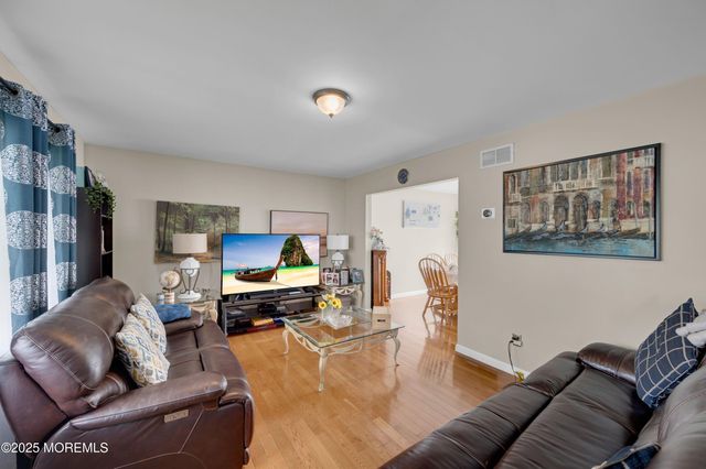 40 Wood Street, Keansburg, NJ 07734