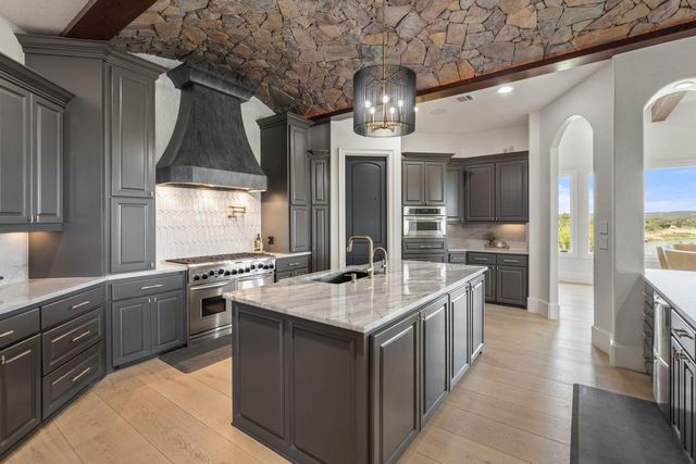 1216 Travis Bluff WAY, Spicewood, TX 78669