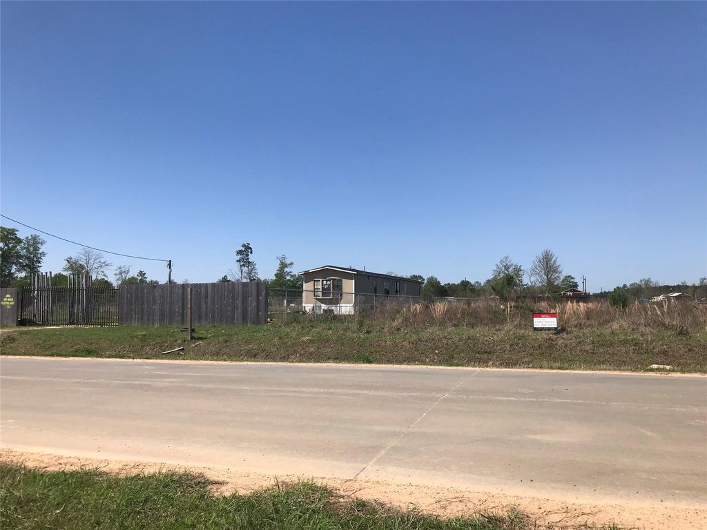 248 Road 5043, Cleveland, TX 77327
