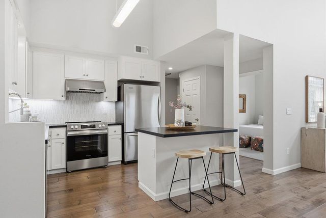 800 N 8th Street 314, San Jose, CA 95112