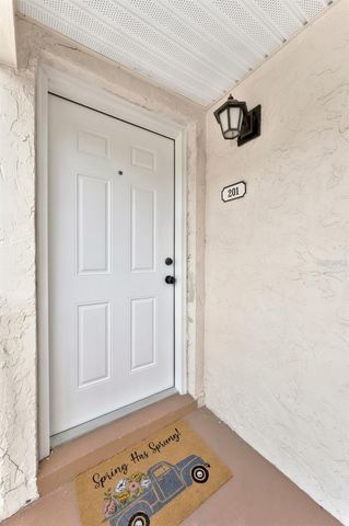 592 100TH AVENUE N 201, St Petersburg, FL 33702