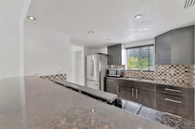 592 100TH AVENUE N 201, St Petersburg, FL 33702