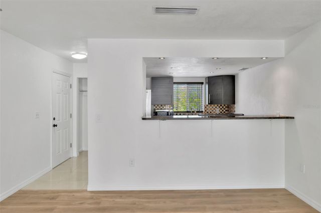 592 100TH AVENUE N 201, St Petersburg, FL 33702