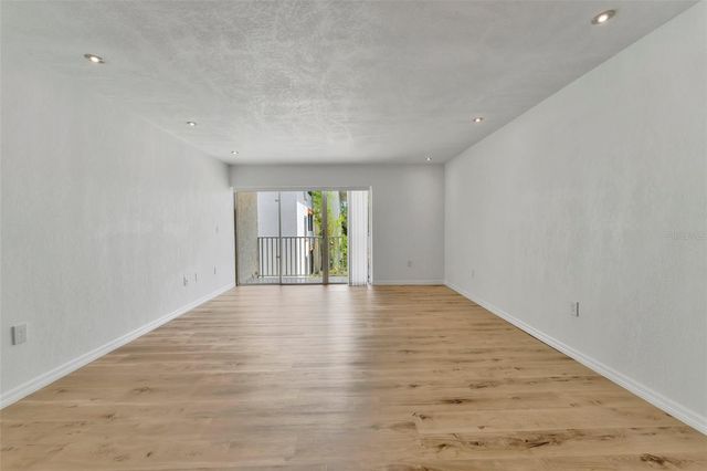592 100TH AVENUE N 201, St Petersburg, FL 33702