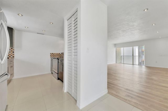 592 100TH AVENUE N 201, St Petersburg, FL 33702