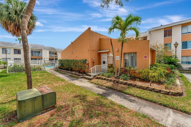 592 100TH AVENUE N 201, St Petersburg, FL 33702