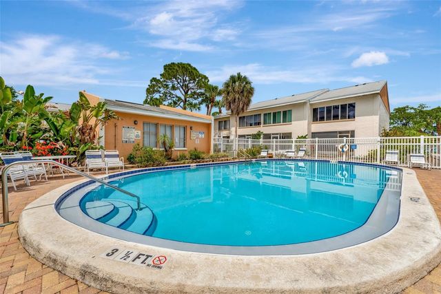 592 100TH AVENUE N 201, St Petersburg, FL 33702