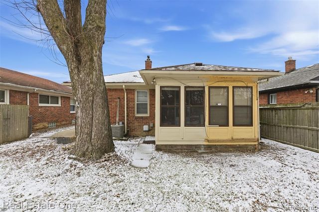 12835 Oak Park Boulevard, Oak Park, MI 48237