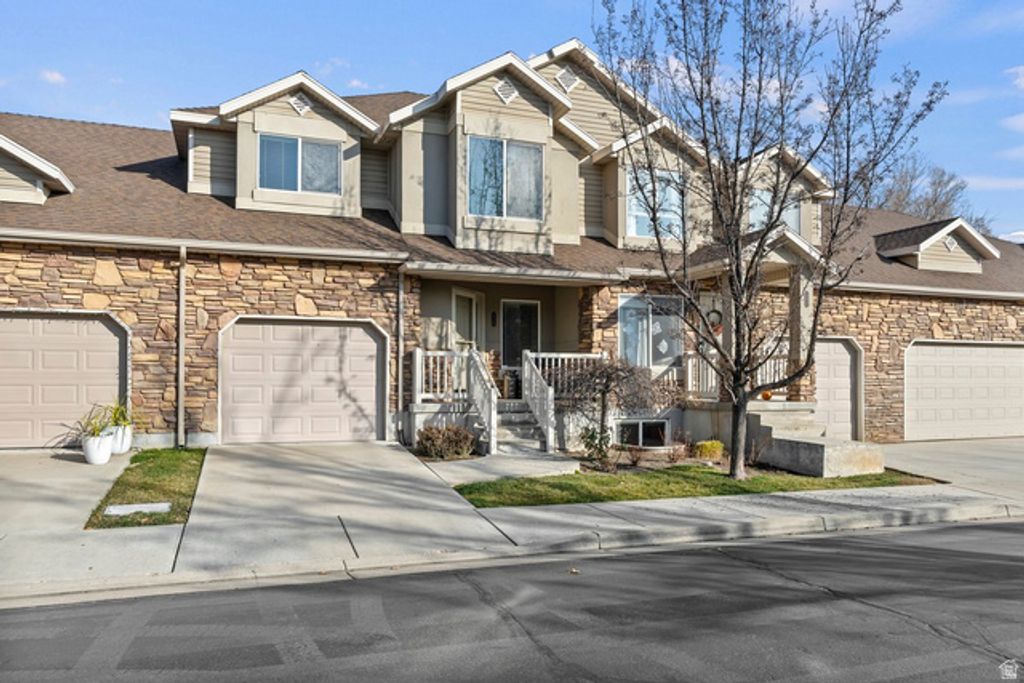 679 S CLEARWATER FALLS DR, Layton, UT 84041